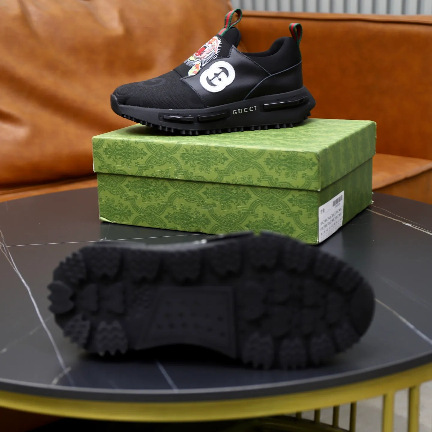 Ex-factory price: 462💰🙅‍♂️🙅‍♂️🙅‍♂️ Brand: GUCCI Standard code: 38-44 (45 customized) Grade: Same as the official website Material: Original cowhide material spliced with brand cloth Comfortable and breathable lining Lightweight and wear-resistant sports outsole Style category: Men's fashionable casual shoes Running sports shoes Distinguished luxury brand elements Top luxury color: actual picture color